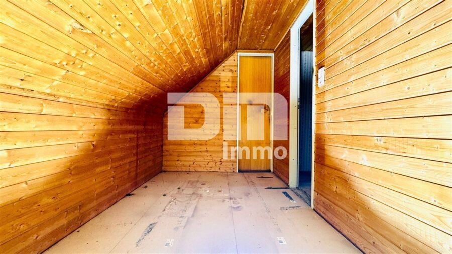 Sanierungsbedürftiges Einfamilienhaus + Doppelgarage mit viel Potenzial - OG Flur / Diele über Garage / Nutzfläche